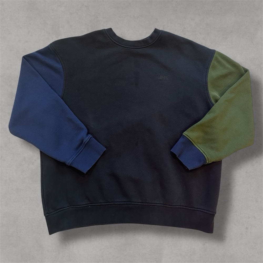 Vintage Levis Navy & Green Colorblock Crewneck Sweatershirt w/ Embroidered Logo